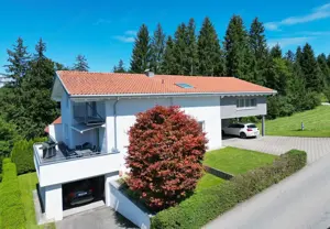 Wohnhaus mit Einliegerwohnung in Bildstein  Bild 2