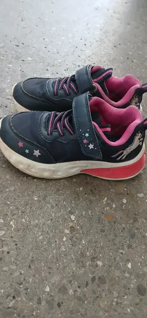 Verschenke Mädchen Schuhe (blinken)