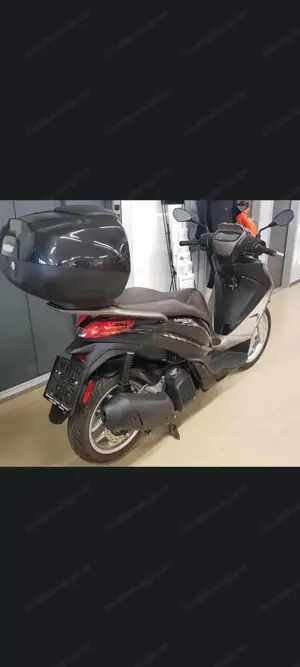 Piaggio Medley 125 wenig km Bild 3