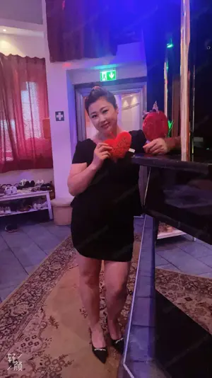 Süße Chinesin Bild 5