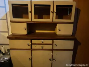 alter Küchenschrank