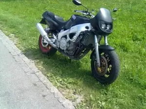 Yamaha FZR 1000 Exup Bild 2