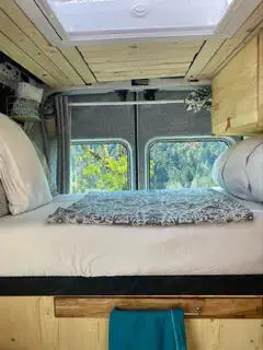 Verkaufe autarken Camper Bild 3