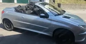 Peugeot 206 CC 1,6 16V Cabrio   Roadster Bild 5
