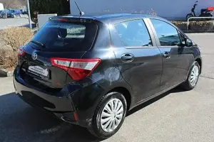 Toyota Yaris 1,0 VVT-i Active aus zweiter Hand Bild 3