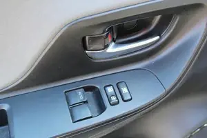 Toyota Yaris 1,0 VVT-i Active aus zweiter Hand Bild 8