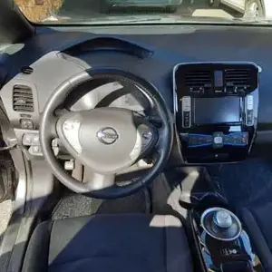 Nissan Leaf mit neuem Pickerl Bild 5