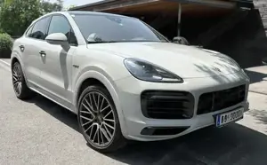 Porsche Cayenne E-Hybrid  Bild 2
