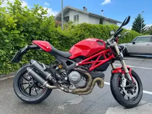 Ducati Monster 1100 EVO Bild 2