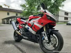 Yamaha R1 YZF  Bild 2