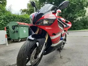 Yamaha R1 YZF  Bild 3