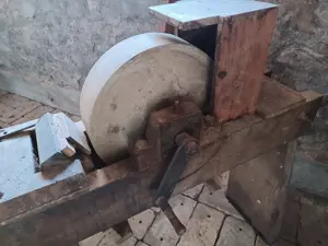 Schleifstein aus alter Werkstatt Bild 2