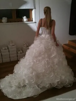 Hochwertiges Brautkleid mit Schleppe Hochzeitskleid - Unikat und Einzelstück