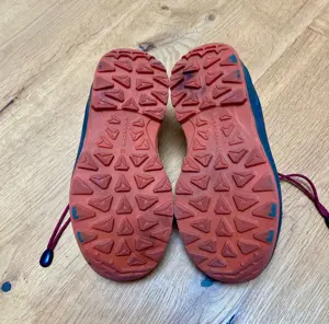 Turnschuhe Goretex, Größe 28 Bild 3