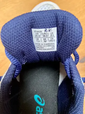 Hallenschuh Asics, Modell Upcourt 5, Grö0e 34,5 Bild 4