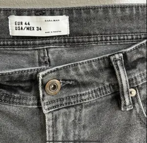 Kurze, graue Hose von Zara Man Bild 3