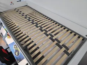 Kinder Etagenbett inkl. Lattenrost mit Schreibtisch u. beleuchteter Treppe Bild 3