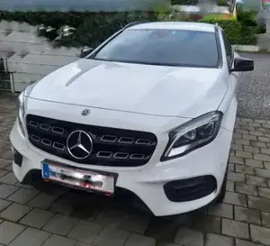 Verkaufe Mercedes Benz GLA Bild 3