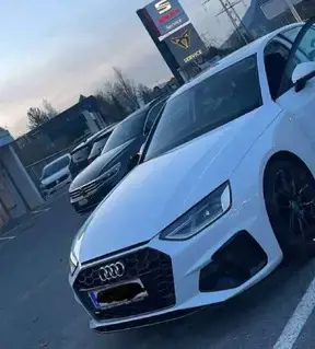 Audi A4 S-Line Sport 8-fach bereift