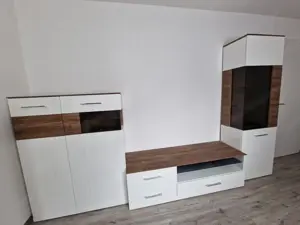 Wohnwand mit Couchtisch Bild 3