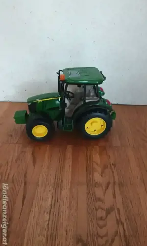 Bruder Traktor John Deere 