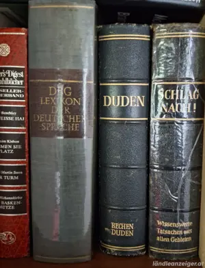 diverse alte Bücher - Lexikon und Duden Bild 2