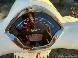 Vespa 300 GTS  Bild 2