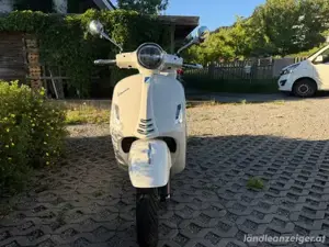Vespa 300 GTS  Bild 4