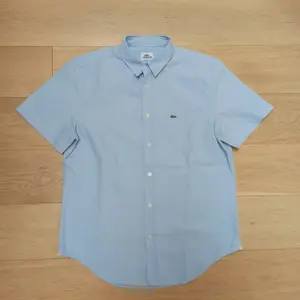 Neuwertiges Lacoste Hemd Größe M   nur 2x getragen Bild 2