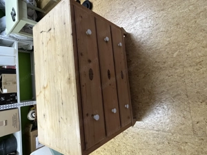 Holzkommode mit Schubladen
