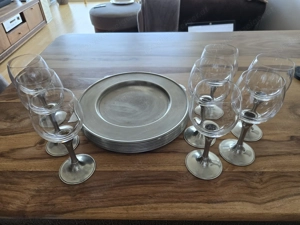 Weingläser mit Zinn fuß und Feinzinnteller  Bild 2