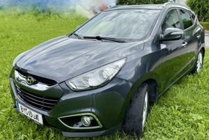 Hyundai ix35 CRDi 4WD mit Glasschiebedach und AHK, wenig km