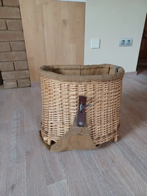 Äpfelkorb aus Weide, tragbar