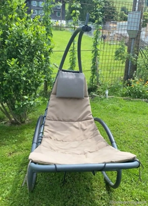 Gartenliege mit Sonnendach