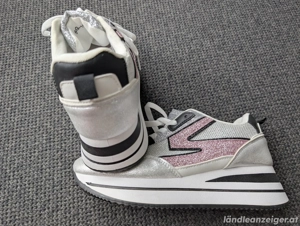 verkaufe ungetragene Sneaker Größe 38 Bild 2