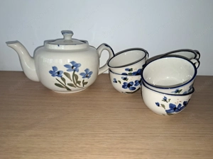 Teekanne und Teetassen Bild 2