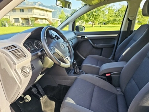 Verkaufe gepflegten VW Touran 1.6 TDI   7-Sitzer   Top Familienauto Bild 4
