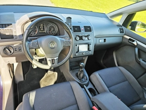 Verkaufe gepflegten VW Touran 1.6 TDI   7-Sitzer   Top Familienauto Bild 5