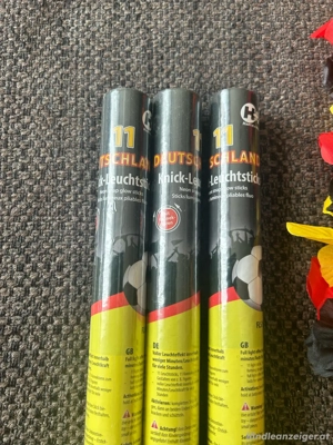 Für Deutschlandfans: 33 Knick-Leuchtsticks + Kette Bild 3