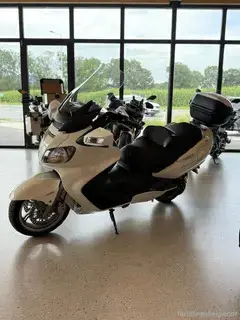 Suzuki 650 Burgman Executive Bild 2