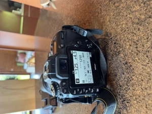 Nikon D7500 mit Objektiv 16-85 und 18 -140   WLAN - Bluetoothfähig Live View wenig Auslösungen Bild 8