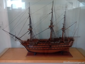 Modell HMS Victory inkl. Vitrine Bild 4