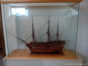 Modell HMS Victory inkl. Vitrine Bild 3