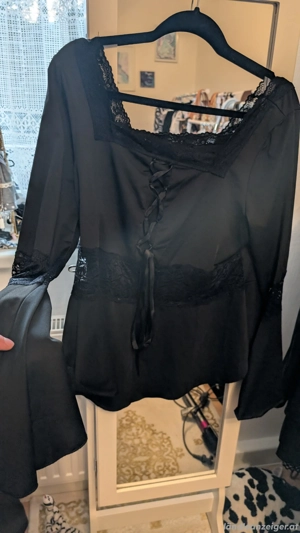 Oberteil mit Trompetenärmeln Schnürung und Spitze 