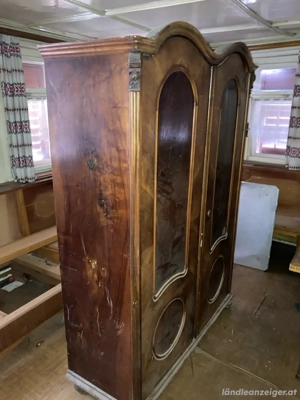 alter Schrank Bild 2