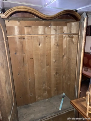 alter Schrank Bild 3