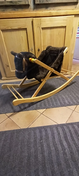 Schaukelpferd mit fellbezug Bild 2