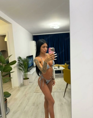 Ich bin gerade in deiner Stadt angekommen Mein Name ist Mia Bild 2