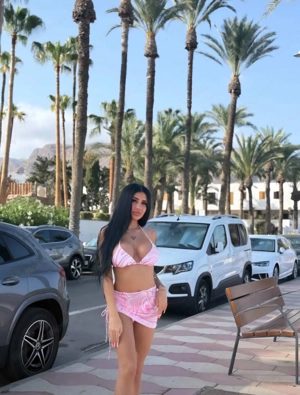 Ich bin gerade in deiner Stadt angekommen Mein Name ist Mia Bild 4