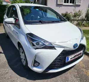 Toyota Yaris 1,5 VVT-i Hybrid Active Bild 2